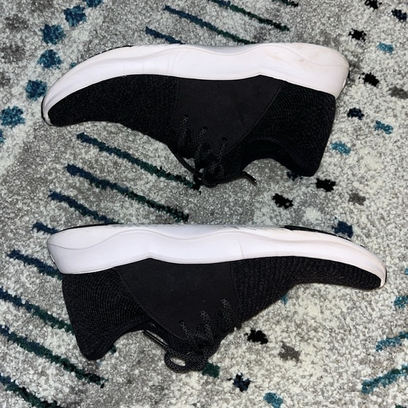 Vessi Everyday Classic Sneaker Size 8 - Picture 6 of 6